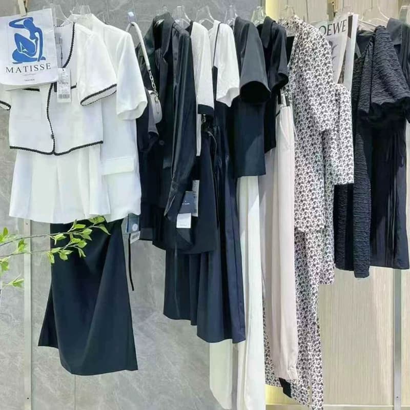 Летний комплект одежды: удобное повседневное платье и юбка. Распродажа. Прямые поставки.