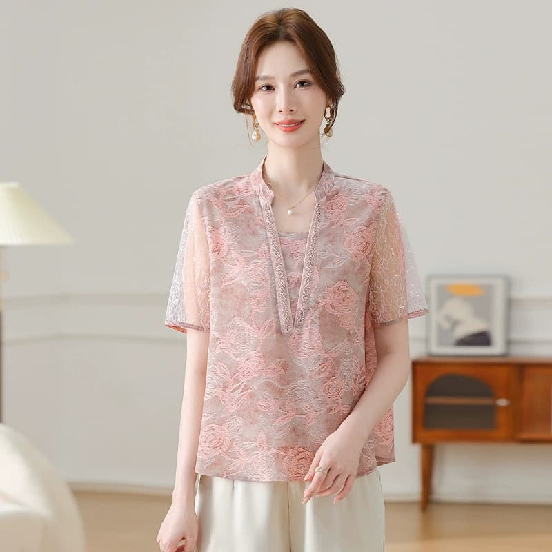 Летняя одежда для мам 2025: новые тонкие короткие рукава, модные топы для женщин среднего и старшего возраста, стильные футболки, уменьшающие возраст.